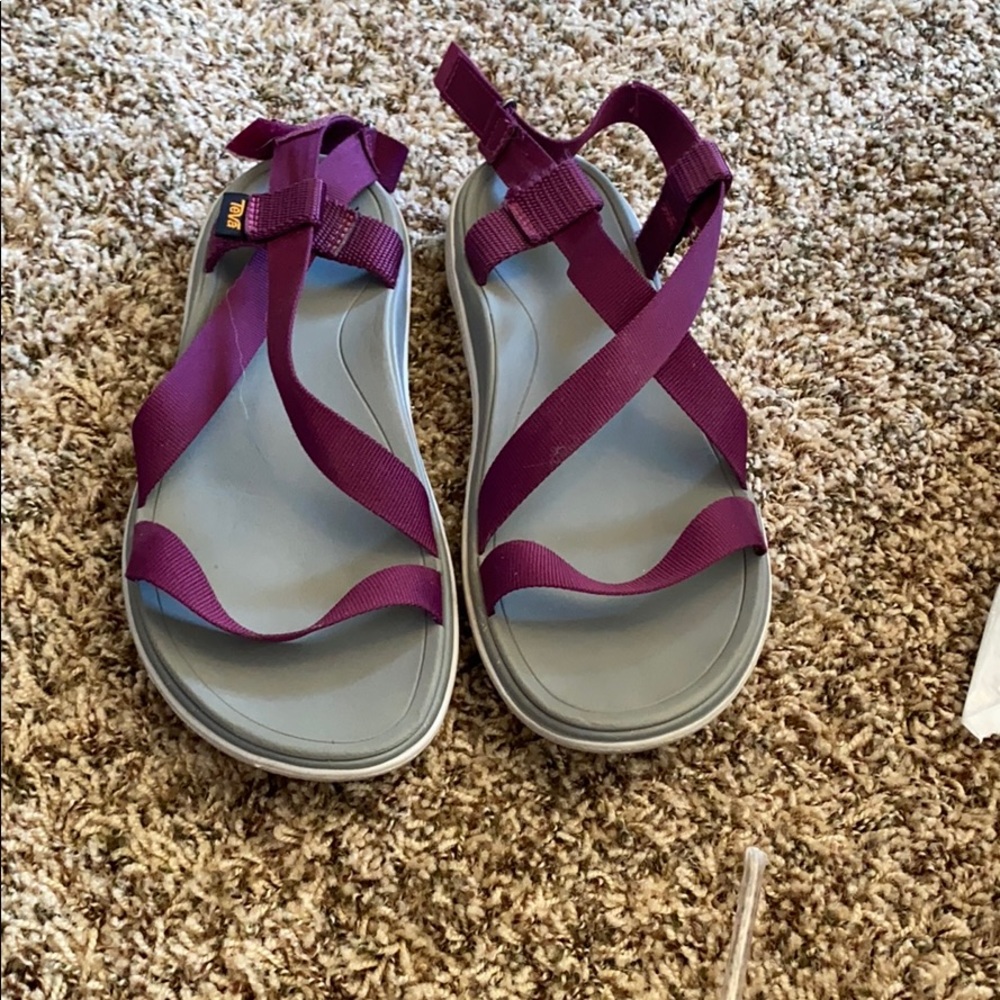 Fantastic strapped water shoes, only worn once